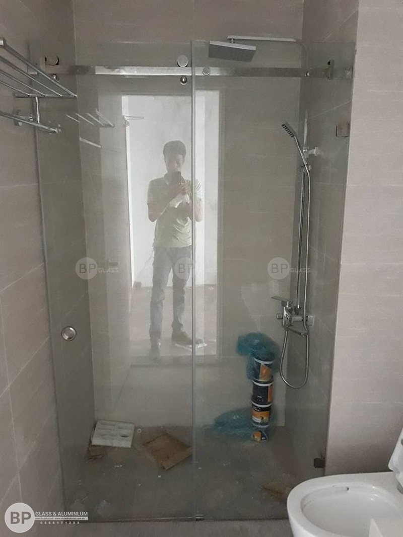 thi công lắp đặt vách tắm kính, cabin tắm tại goldsilk vạn phúc